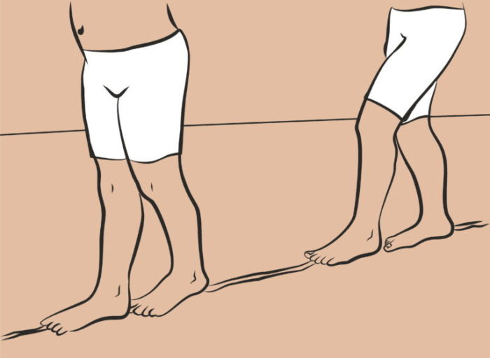 ходьба по размеченной прямой линии, при которой пятка занесенной для шага ноги ставится вплотную к пальцам опорной ноги с замедлением и убыстрением темпа движения; 