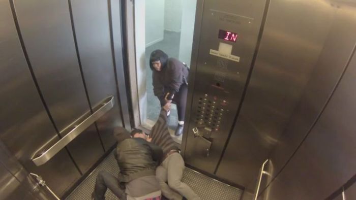 Если на вас напали в лифте